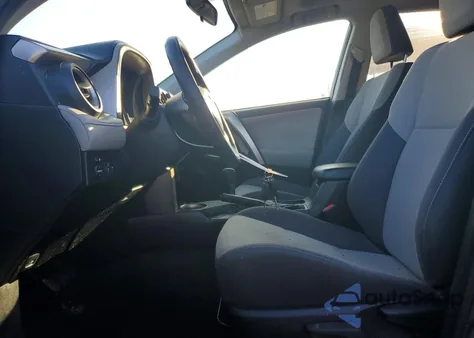 2015 Toyota Rav4 Xle z USA, uszkodzony, nr VIN JTMWFREV8FJ048673